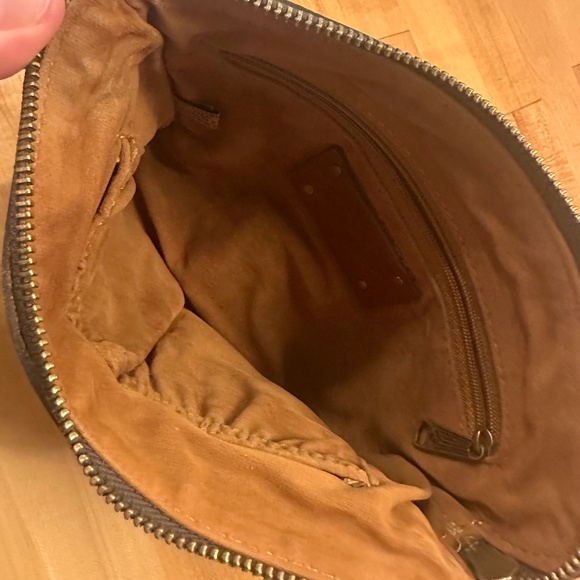 Patricia Nash brown saddle leather large size zippered wristlet - Picture 7 of 12